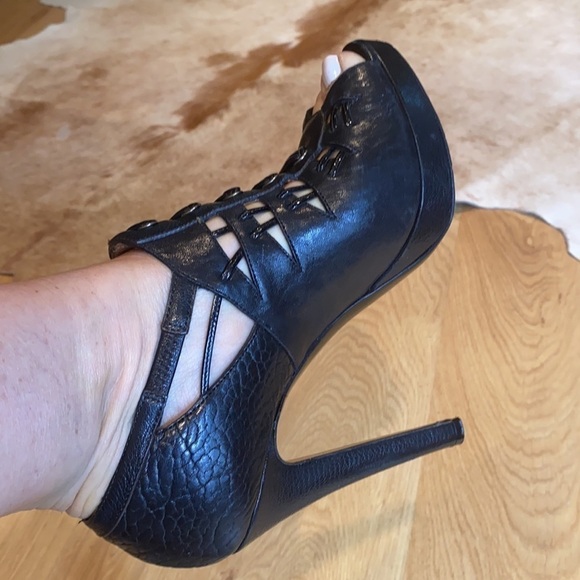 Givenchy 39 Black Leather Peep toe Platform Heel - Picture 16 of 16